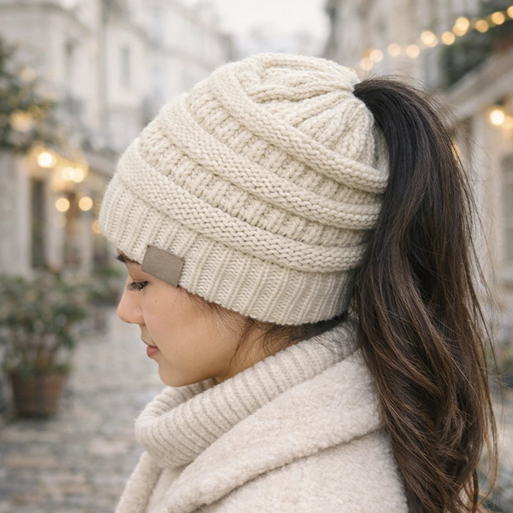 PonyTail Cozy Beanie™ – ポニーテールコージービーニー  伸縮性があり、スタイリッシュで暖かい（限定版）