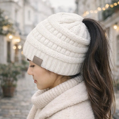 PonyTail Cozy Beanie™ – ポニーテールコージービーニー  伸縮性があり、スタイリッシュで暖かい（限定版）