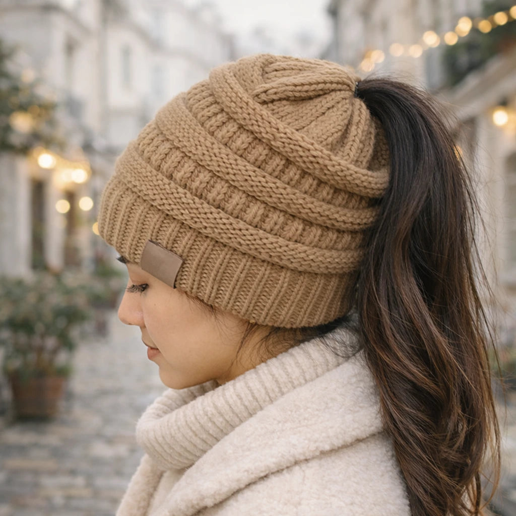 PonyTail Cozy Beanie™ – ポニーテールコージービーニー  伸縮性があり、スタイリッシュで暖かい（限定版）